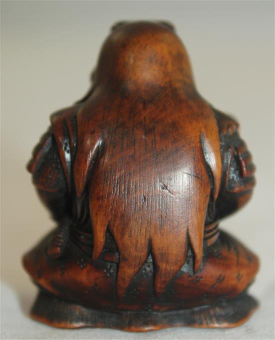 A Japanese boxwood netsuke of a seated Samurai General, late 19th century, 4.5cm